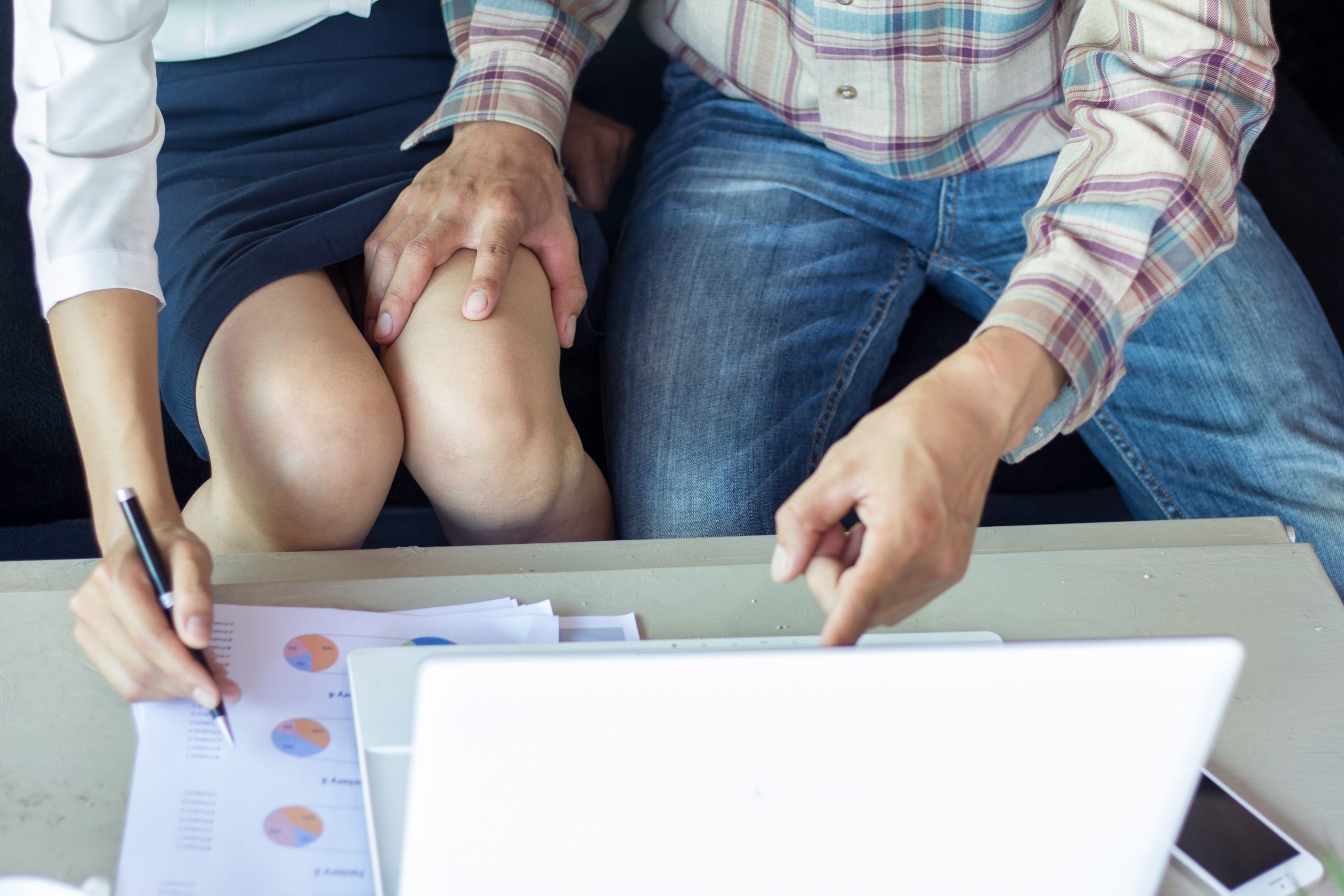 Harcèlement sexuel au travail : qui alerter ?